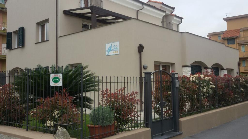 Le Vele Residence Пиетра Лигуре Екстериор снимка